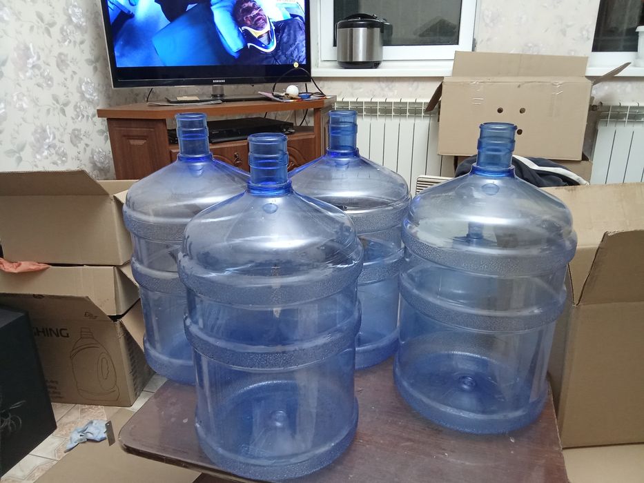 Бутля двадцать литров.