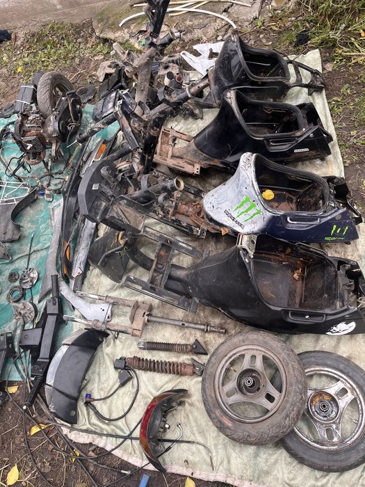 Продам запчастини до скутера сузукі сепія