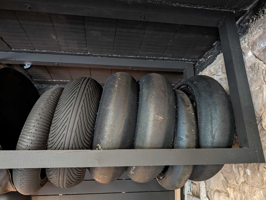 Venda de pneus Dunlop 125/80 + 200/70 (novos+usados, pneus para chuva)