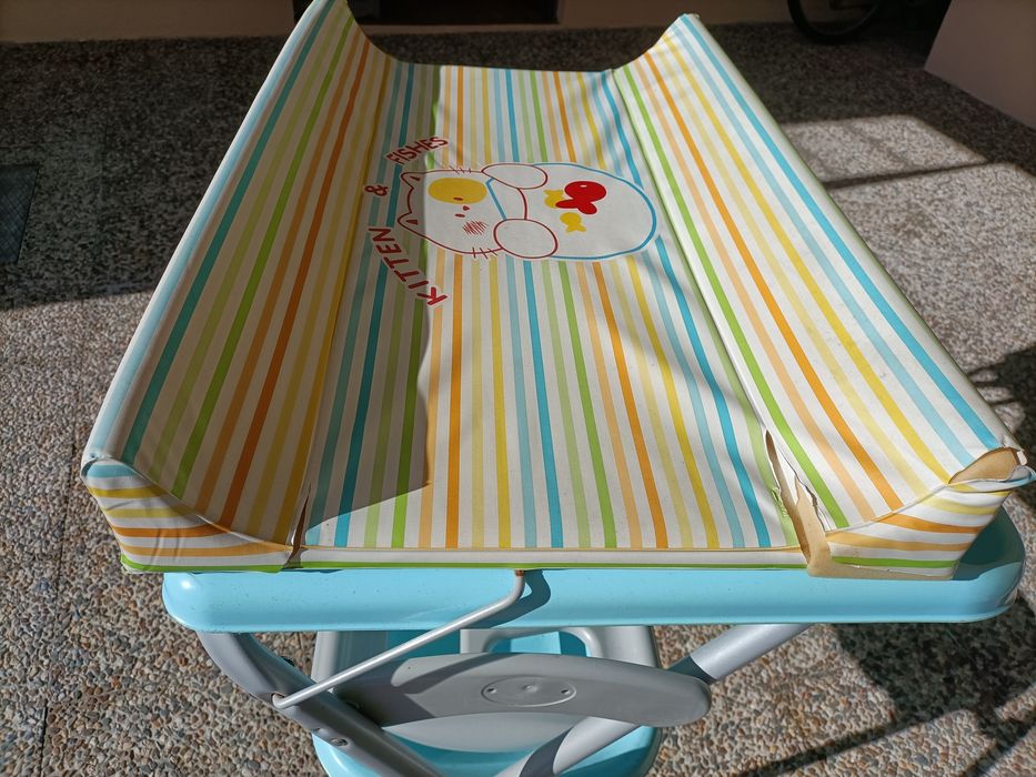 Banheira com suporte e muda de fralda pré natal