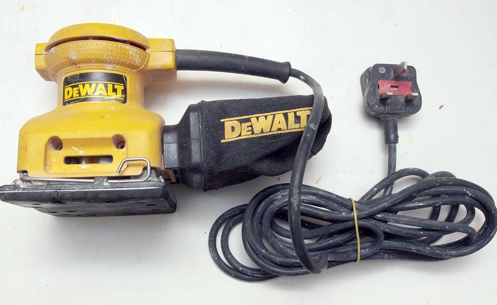 Шлифмашина  DEWALT DW 411, погружной насос