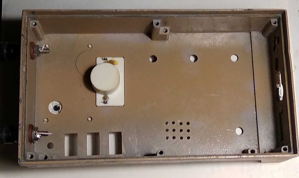 Корпус, плата, мікроамперметр