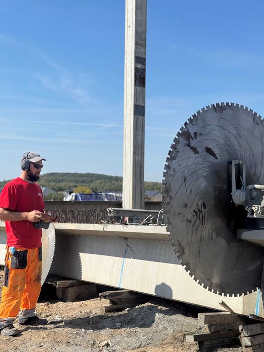 Cięcie, otworowanie w betonie- żelbecie, selektywne wyburzenia - BROKK