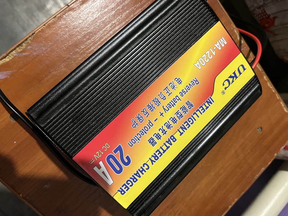 Продам  зарядное устройство на 20 А