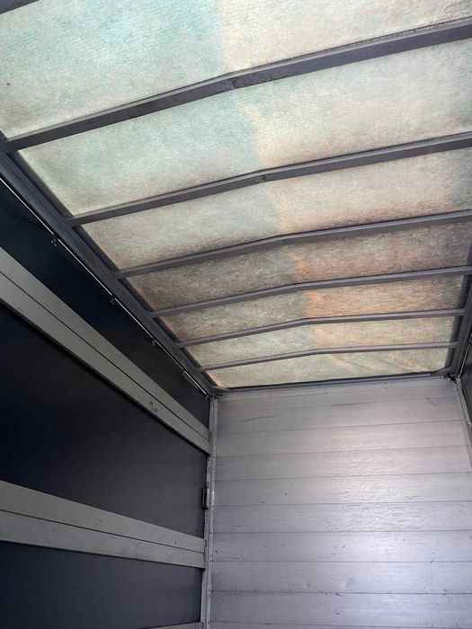 Будка, кузов бортовий-тентований з дверима та дві бічні штори