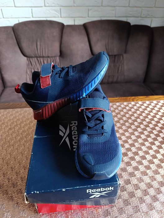 Дитячі  кросівки