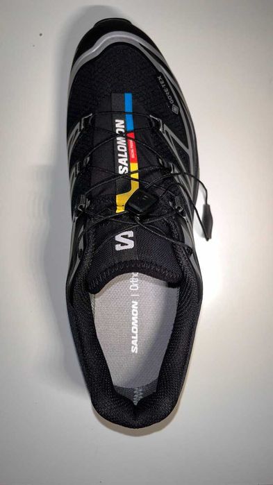 Правий кросівок Salomon XT6