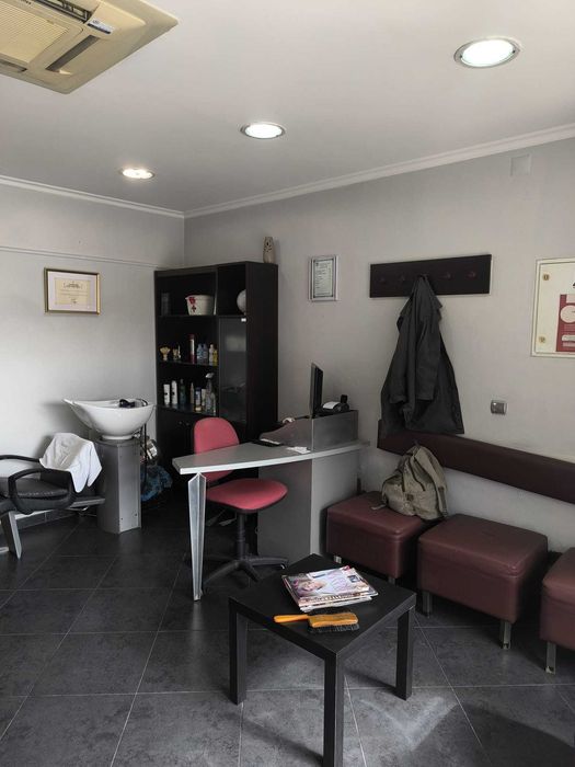 Barbearia com mais de 50 anos de história, clientela fidelizada e pronta a faturar desde o primeiro dia