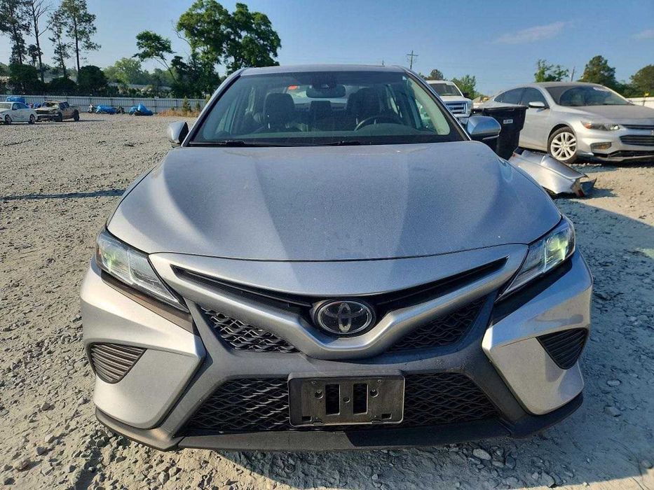 Бампер Toyota Camry 70 Тойота Камри Кемри Четверть Запчастини