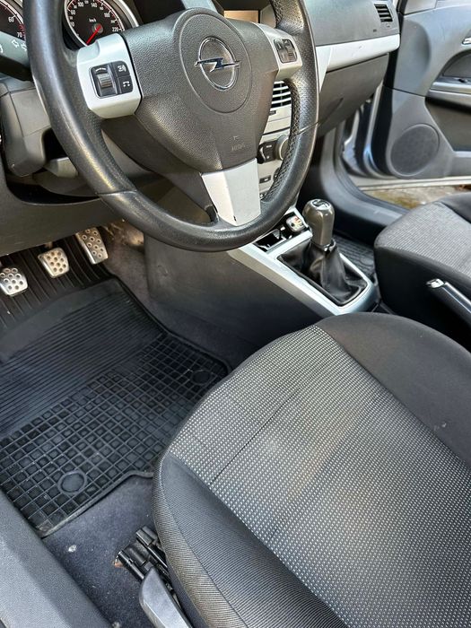 Opel Astra H GTC 2005