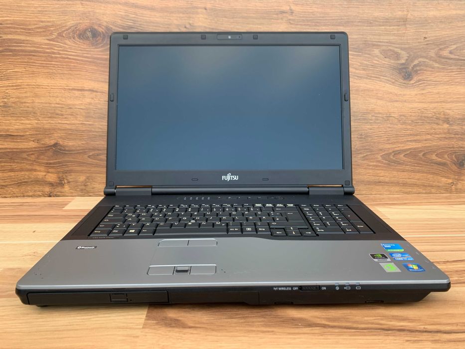 Laptop 17,3" Fujitsu  Celsius W920  16 ram/ i7 / Win 7