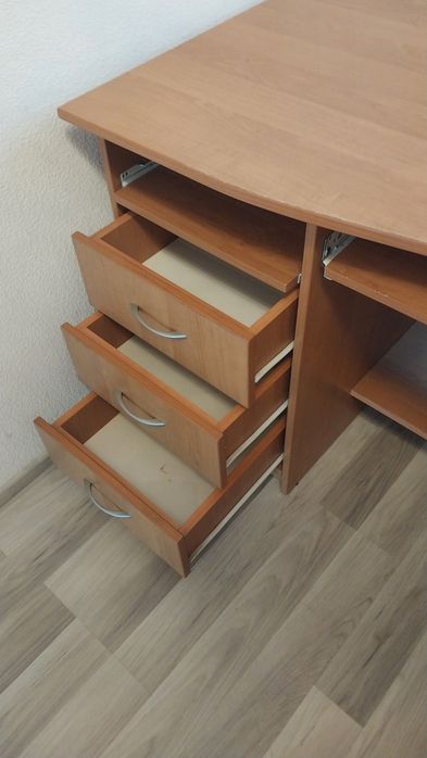 Стол компьютерный (письменный стол)