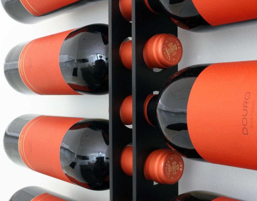 ÚLTIMAS UNIDADES! Garrafeira de  Parede em alumínio anodizado a preto.