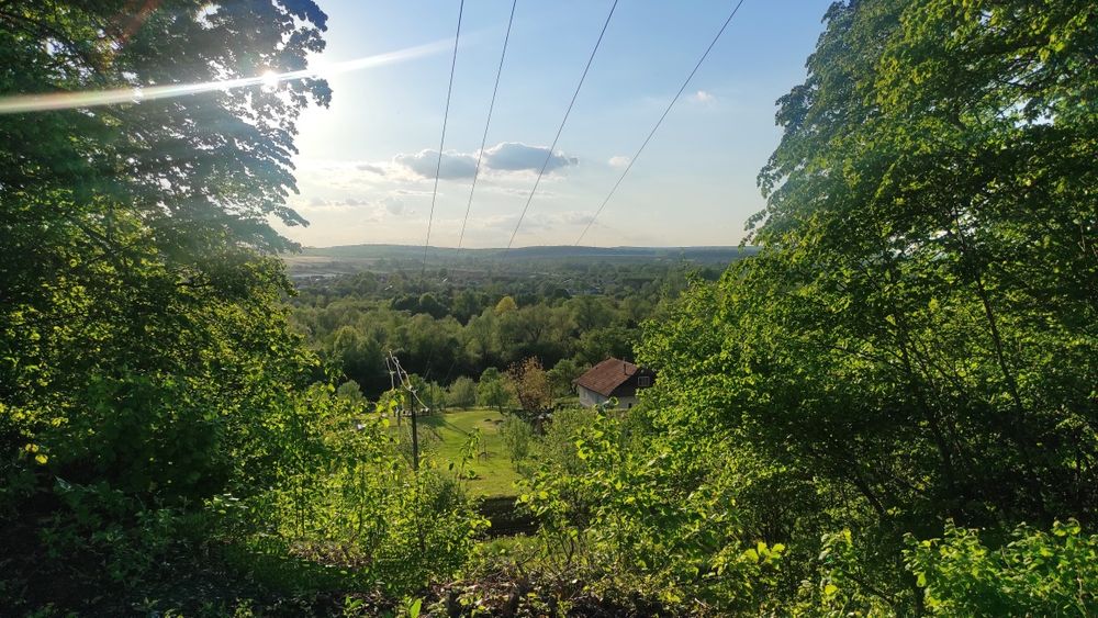 Земельна ділянка  не далеко річка , ліс