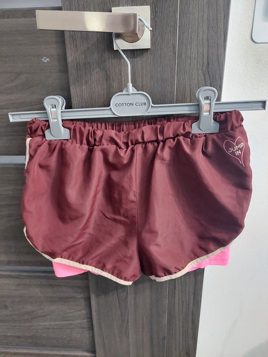 Spodenki krotkie sportowe dwuwarstwowe z leginsami