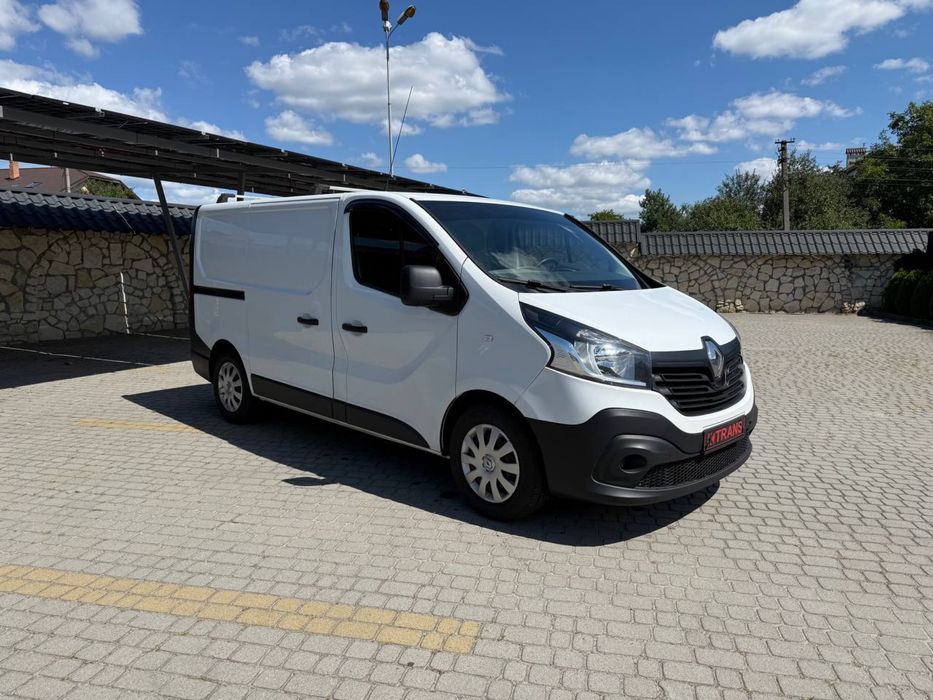 Оренда буса Renault Trafic у Львові. Прокат авто Львів