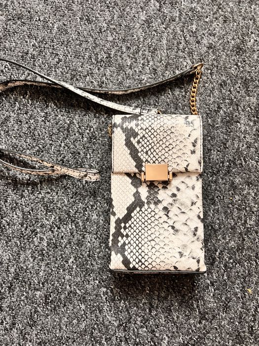 Mała torebka na telefon
