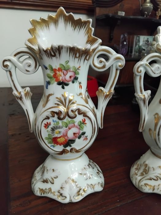 Par de jarras em porcelana  antigas