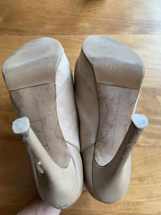 Botins bege da Stradivarius