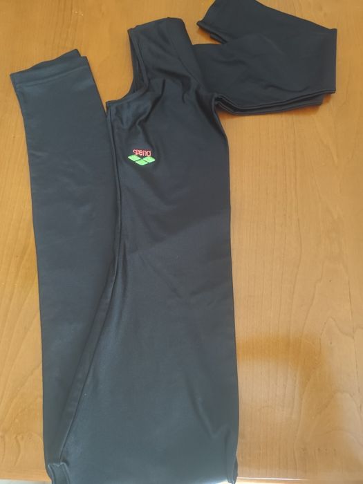 Vendo macacão para desporto Arena