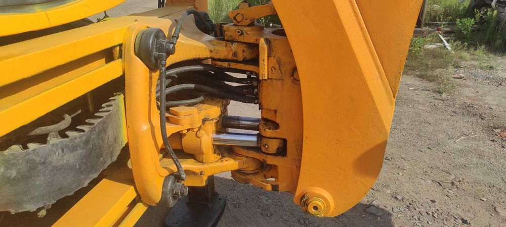 Продам экскаватор погрузчик JCB 4CX