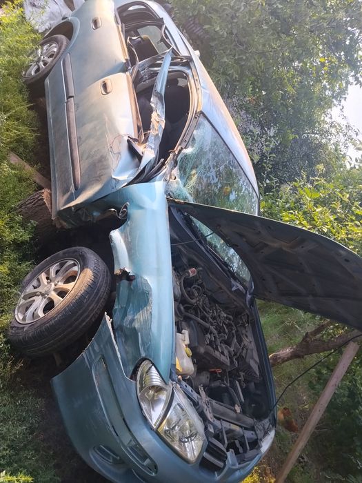 Автомобіль Ніссан після ДТП