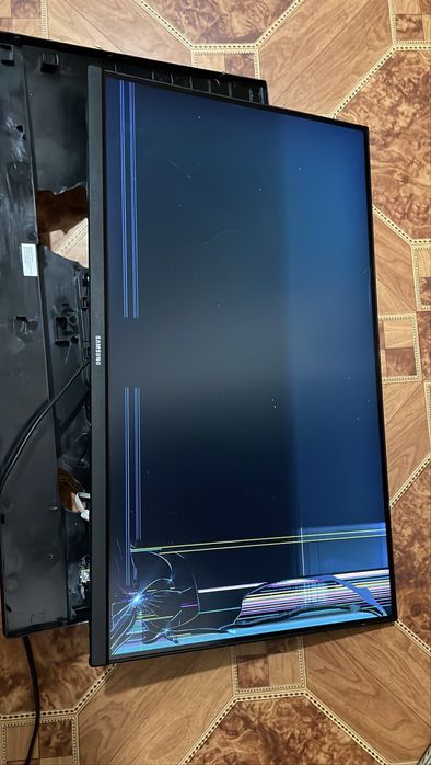 Разбитый монитор Samsung odyssey g3
