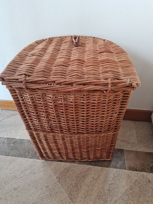 Cesto de verga em ótimo estado