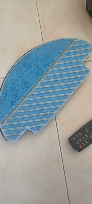 Robot aspirador. Lava e aspira