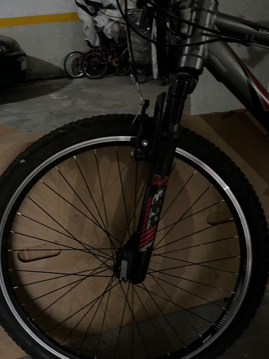 Vendo bicicleta BERG BTT  Faço entre o valor do anúncio e 155€
