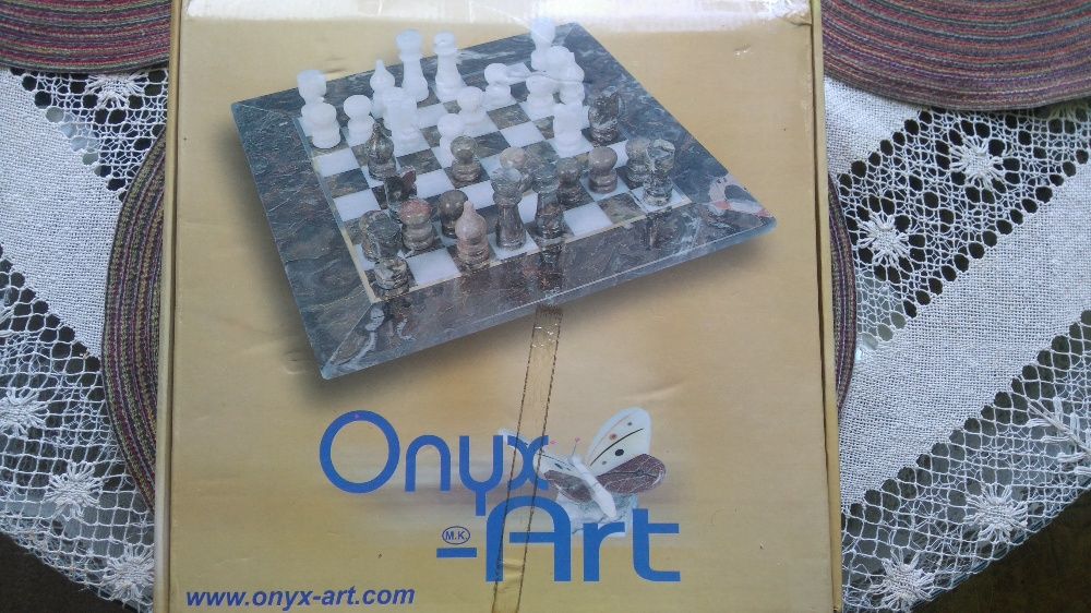 Шахматы из оникса