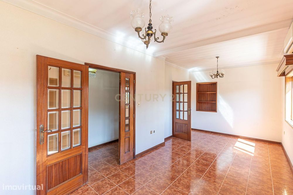 Oportunidade Moradia Bifamiliar No Centro De Susão, Valongo!