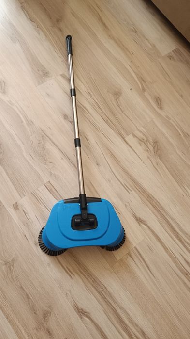 Ręczna zamiatarka mechaniczna obrotowa