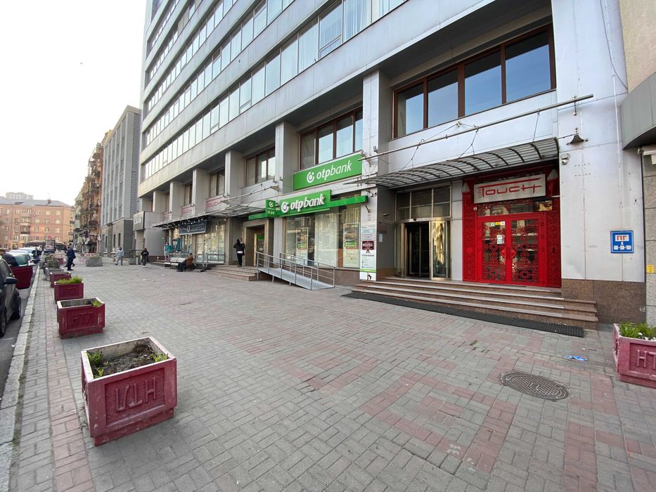 Продаж офісу — окремий поверх у БЦ на вул. Шота Руставелі, 16, без комісії!