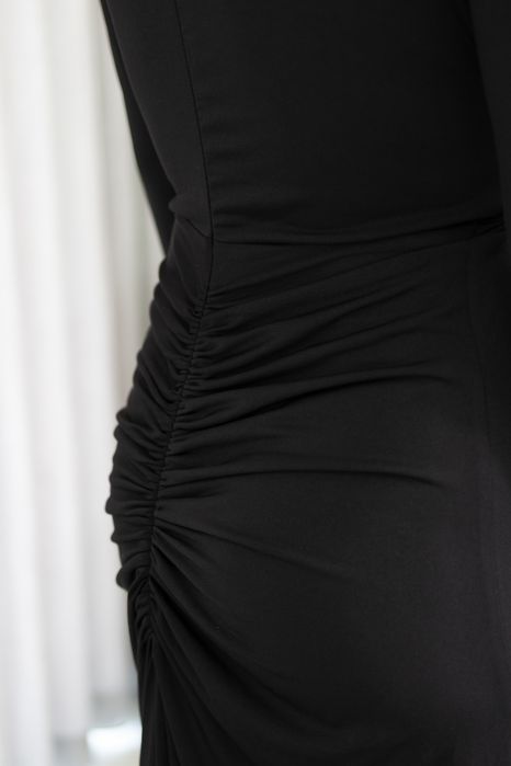 Vestido longo Aila preto com detalhe torcido Tamanho L