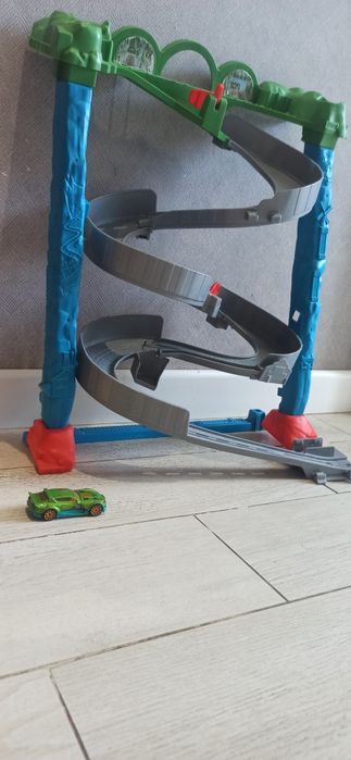 Трек Hot Wheels BGK04 , Безумный спуск из серии Томас и друзья Fish