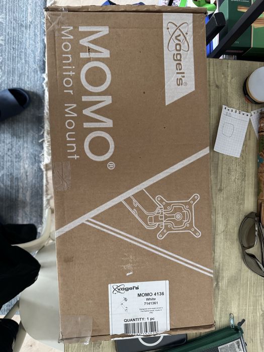 Кронштейн кріплення для монітора Vogels MOMO 4136 White