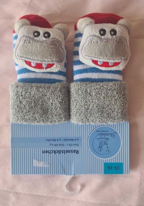 Meias com chocalho para bebés