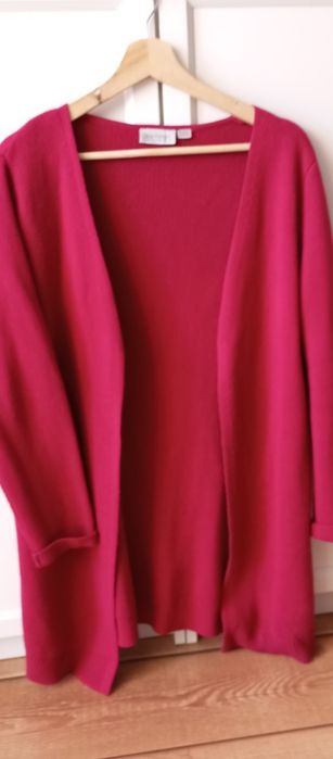 Oddam ubrania damskie.