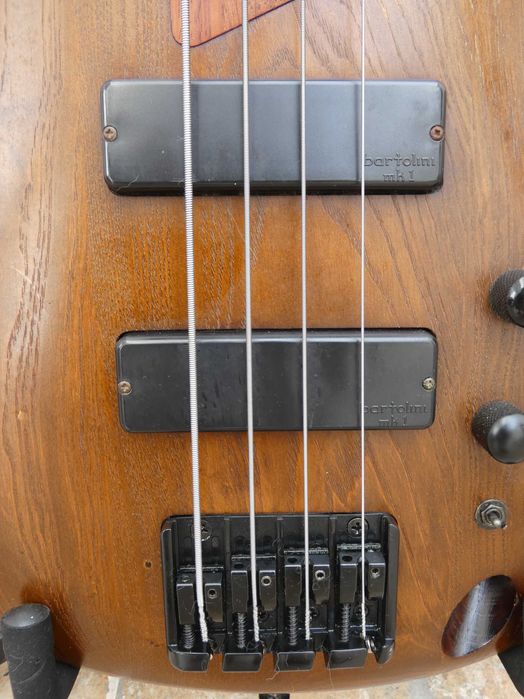 Baixo Eléctrico Ibanez SR600