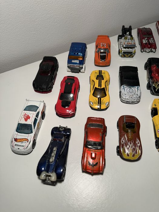 Lote 20 Miniaturas Hot Wheels
