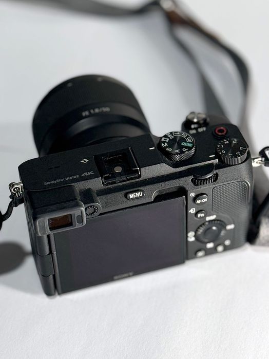 Camera Sony A7C com lente 50mm 1.8