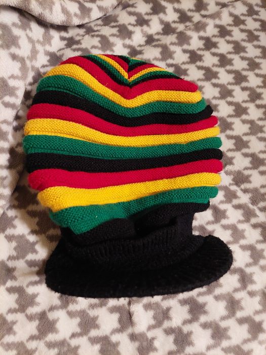 Czapka z daszkiem w stylu rege rasta
