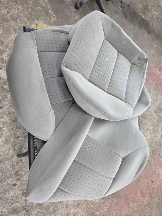 materiał tapicerka foteli kanapy Vw Golf 4 IV komplet ładna po małym przebiegu