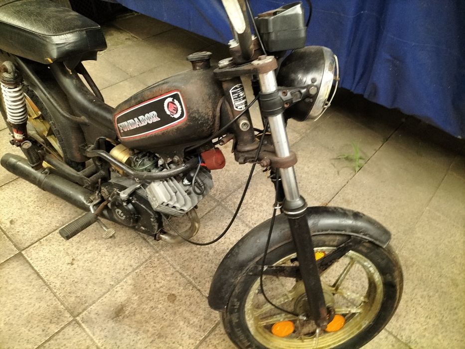Mota fundador de 2v