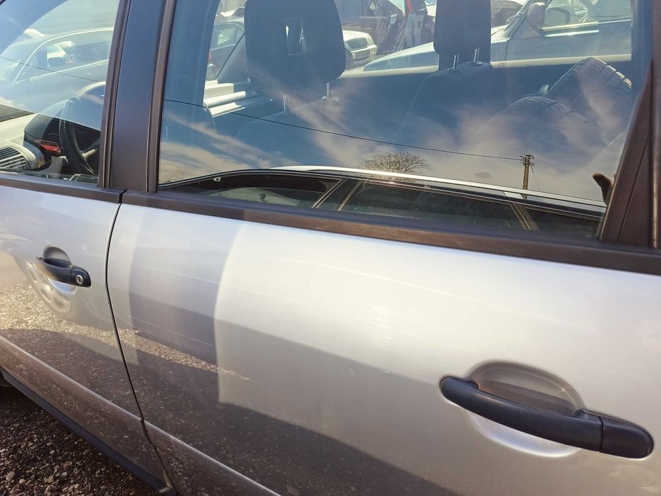 audi a2 2003r. srebrna bądź czarna 1.6 benzyna i druga 1.4 benzyna