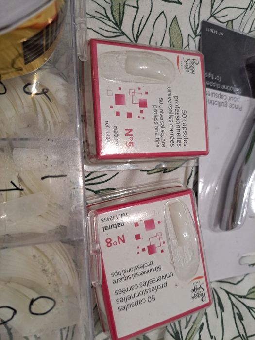 Moldes e tips para unhas