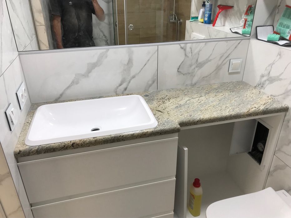 Стільниці, мийки у ванну кімнату з каменю  - мармур, кварцит, онікс