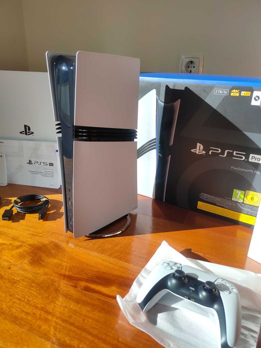 Playstation 5 PRO em estado imaculado com garantia de 3 anos