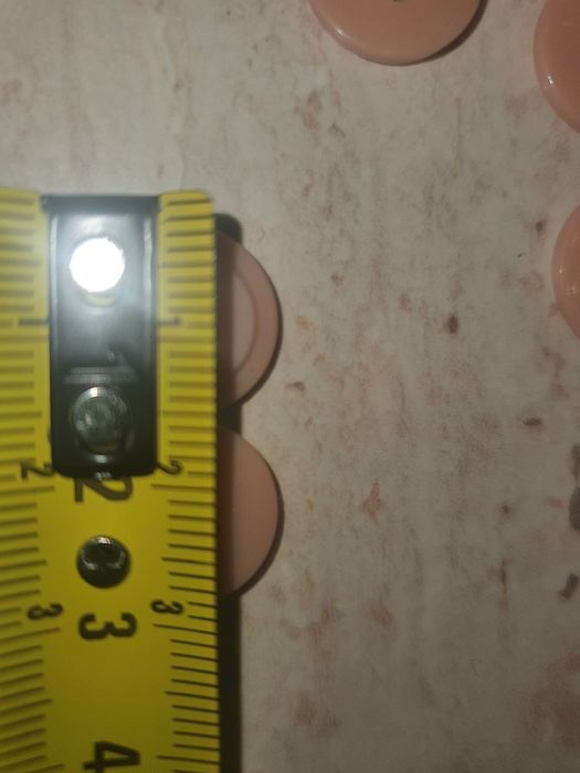 Beżowe plastikowe guziki vintage 184 sztuki
